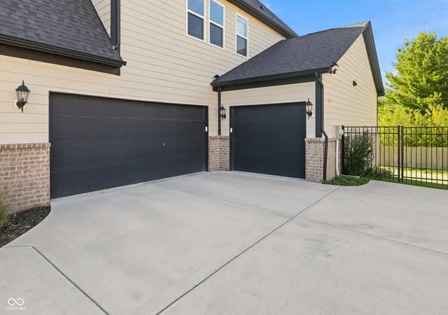 Photo 4 of Single family home for sale at 8822 Rockwood Ln, Indianapolis, IN 46259 | MLS# 22110477 | Listing updated on 2026-10-07