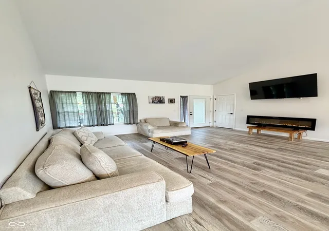 Photo 3 of Single family home for sale at 263 S River Rd, Covington, IN 47932 | MLS# 22110536 | Listing updated on 2026-09-12