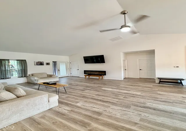 Photo 4 of Single family home for sale at 263 S River Rd, Covington, IN 47932 | MLS# 22110536 | Listing updated on 2026-09-12