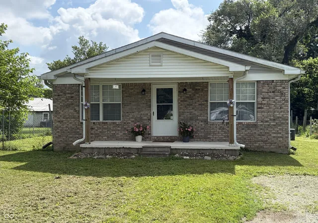 Photo 1 of Single family home for sale at 929 S Grant St, Martinsville, IN 46151 | MLS# 22110723 | Listing updated on 2026-09-15