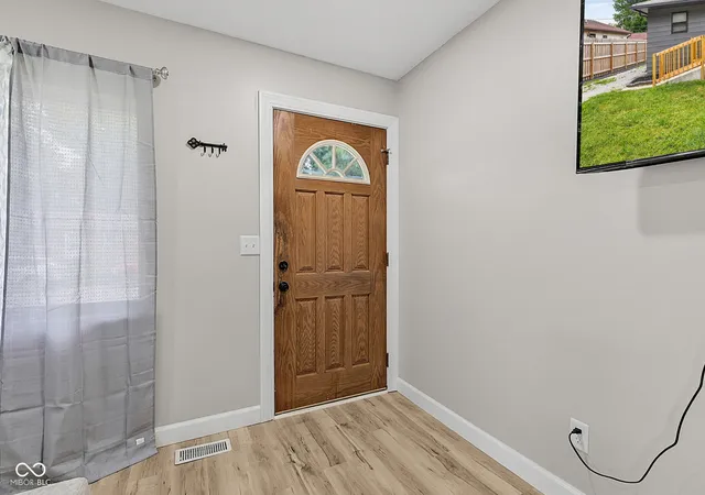 Photo 4 of Sale Pending at 2844 Dietz St, Indianapolis, IN 46203 | MLS# 22110790 | Listing updated on 2026-09-13