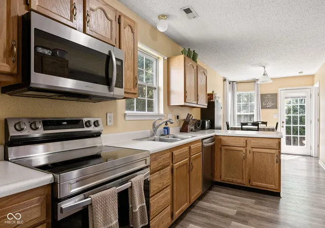 Photo 4 of Single family home for sale at 8203 Lake Tree Ln, Indianapolis, IN 46217 | MLS# 22111001 | Listing updated on 2026-10-07