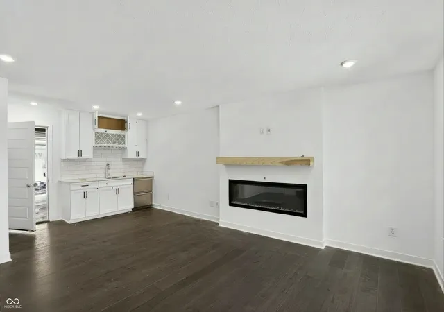Photo 3 of Townhouse for sale at 1960 Rosette Way, Indianapolis, IN 46202 | MLS# 22111226 | Listing updated on 2026-09-22