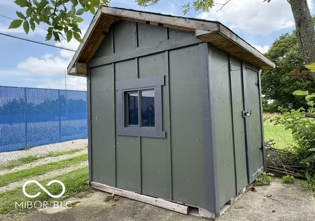 Photo 3 of Single family home for sale at 542 W Commercial St, Hartford City, IN 47348 | MLS# 22111366 | Listing updated on 2026-09-14