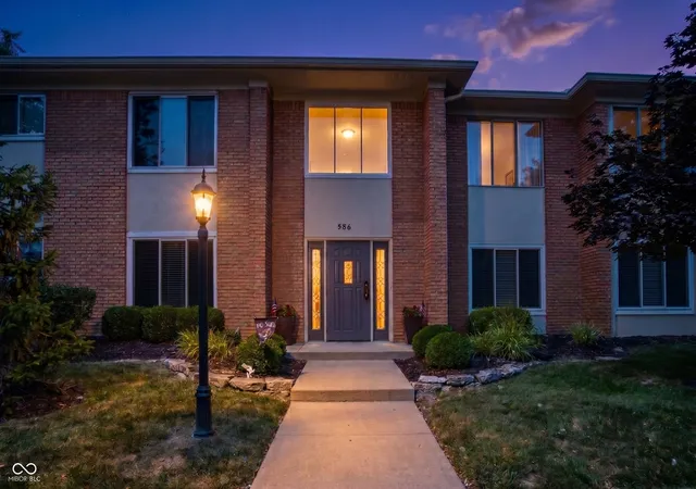 Condo for sale at 586 Hunters Dr #APT D, Carmel, IN 46032 | MLS# 22111639