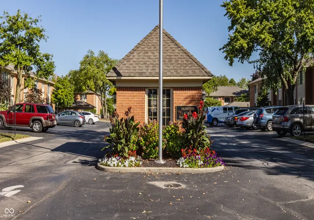 Photo 4 of Condo for sale at 586 Hunters Dr #APT D, Carmel, IN 46032 | MLS# 22111639 | Listing updated on 2026-09-10