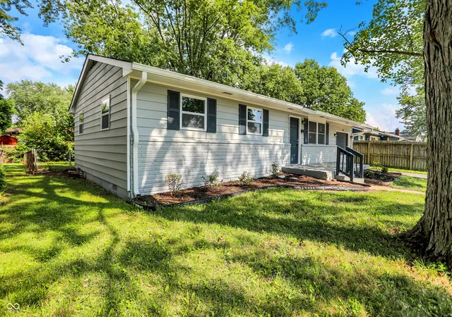 Photo 3 of Single family home for sale at 416 Linden Ln, Plainfield, IN 46168 | MLS# 22112037 | Listing updated on 2026-09-10