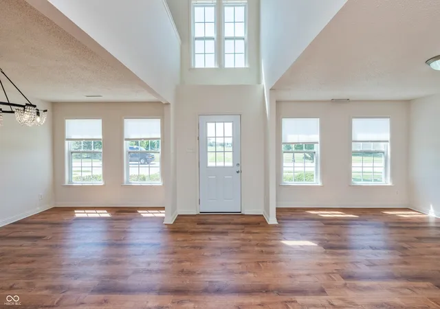 Photo 4 of Single family home for sale at 6757 Eastland Dr, Brownsburg, IN 46112 | MLS# 22112094 | Listing updated on 2026-10-03