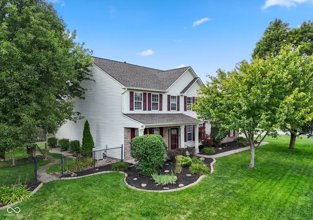 Photo 1 of Sale Pending at 6753 Kentland Cir, Indianapolis, IN 46237 | MLS# 22112305 | Listing updated on 2026-09-15