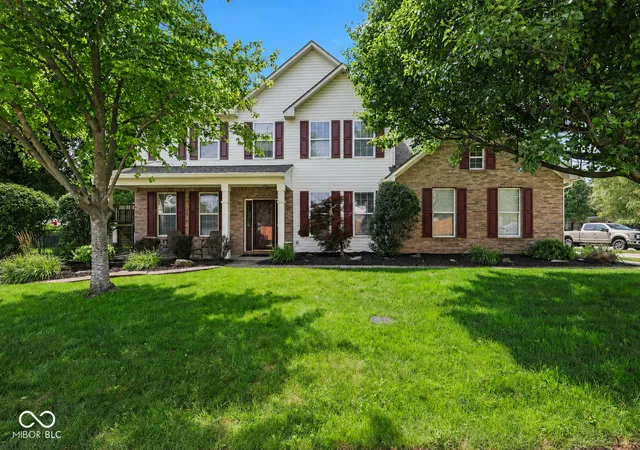 Photo 2 of Sale Pending at 6753 Kentland Cir, Indianapolis, IN 46237 | MLS# 22112305 | Listing updated on 2026-09-15