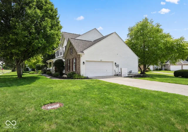 Photo 3 of Sale Pending at 6753 Kentland Cir, Indianapolis, IN 46237 | MLS# 22112305 | Listing updated on 2026-09-15