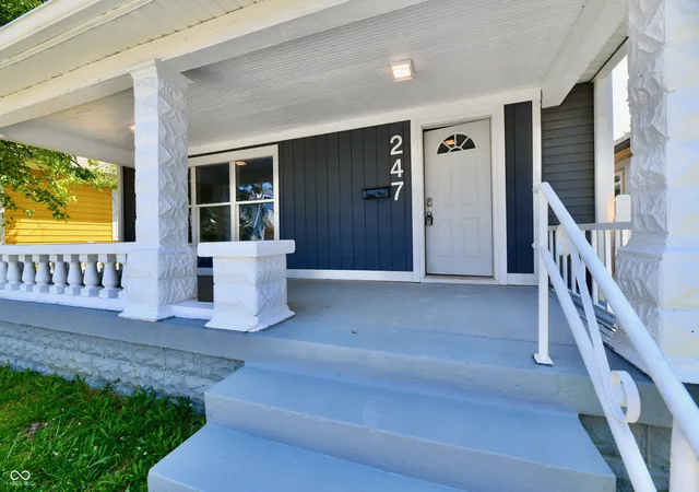 Photo 4 of Single family home for sale at 247 Hendricks Pl, Indianapolis, IN 46201 | MLS# 22112381 | Listing updated on 2026-10-01