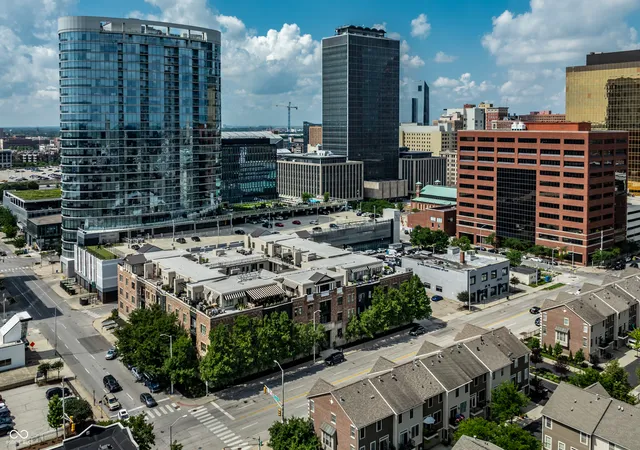 Photo 2 of Condo for sale at 355 E Ohio St #201, Indianapolis, IN 46204 | MLS# 22112399 | Listing updated on 2026-09-14