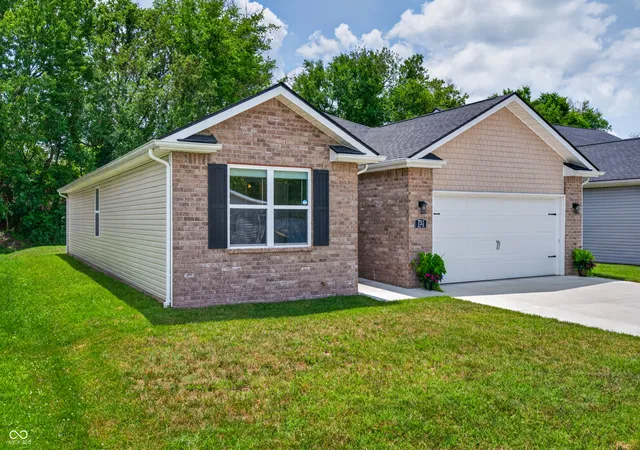 Photo 2 of Single family home for sale at 731 Maple Ave, Seymour, IN 47274 | MLS# 22112422 | Listing updated on 2026-09-14