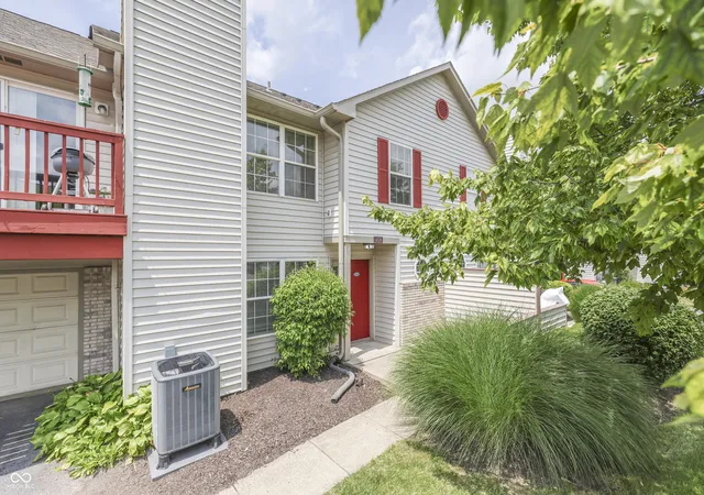 Photo 4 of Sale Pending at 6028 Wildcat Dr, Indianapolis, IN 46203 | MLS# 22112468 | Listing updated on 2026-09-11