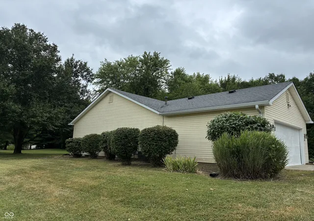 Photo 3 of Sale Pending at 374 W Old S St, Bargersville, IN 46106 | MLS# 22112507 | Listing updated on 2026-09-14