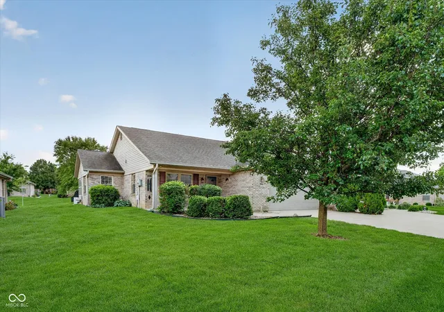 Photo 2 of Sale Pending at 5543 Blairwood Dr, Indianapolis, IN 46237 | MLS# 22112601 | Listing updated on 2026-09-10