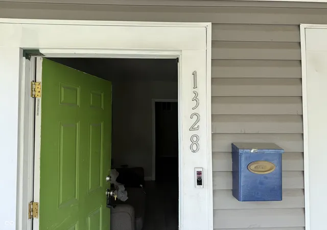 Photo 3 of Sale Pending at 1326 Union St, Indianapolis, IN 46225 | MLS# 22112603 | Listing updated on 2026-09-14