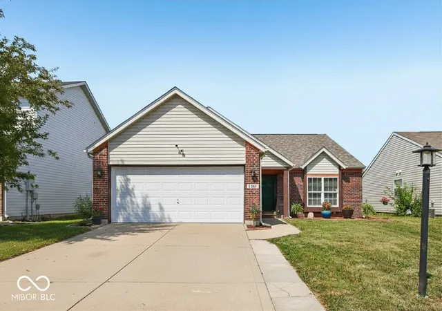 Photo 1 of Single family home for sale at 6641 Crestwell Ln, Indianapolis, IN 46268 | MLS# 22112647 | Listing updated on 2026-10-05