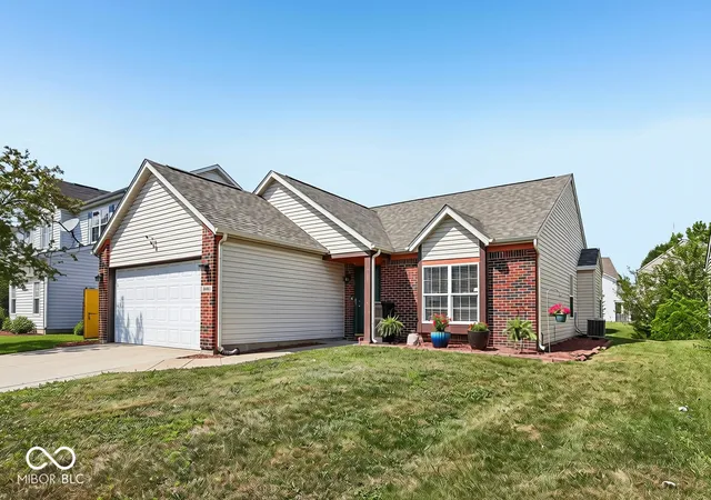 Photo 2 of Single family home for sale at 6641 Crestwell Ln, Indianapolis, IN 46268 | MLS# 22112647 | Listing updated on 2026-10-05
