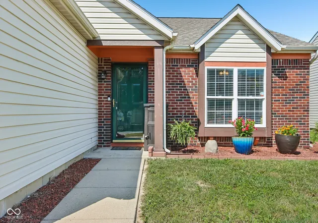 Photo 3 of Single family home for sale at 6641 Crestwell Ln, Indianapolis, IN 46268 | MLS# 22112647 | Listing updated on 2026-10-05