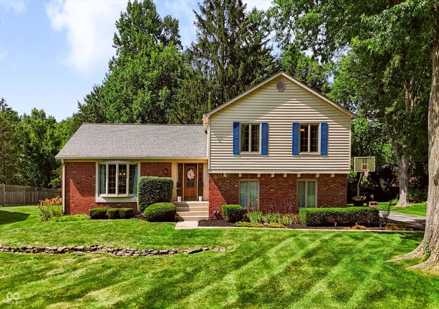 Photo 1 of Sale Pending at 7242 Hampstead Ln, Indianapolis, IN 46256 | MLS# 22113040 | Listing updated on 2026-09-14