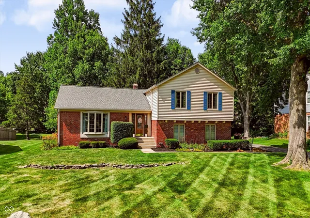 Photo 2 of Sale Pending at 7242 Hampstead Ln, Indianapolis, IN 46256 | MLS# 22113040 | Listing updated on 2026-09-14