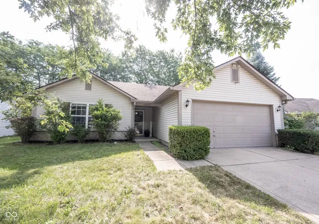 Photo 2 of Sale Pending at 12853 Longleaf Ln, Fishers, IN 46038 | MLS# 22113211 | Listing updated on 2026-09-21
