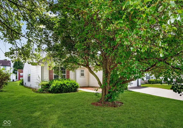 Photo 3 of Sale Pending at 10747 Mistflower Way, Indianapolis, IN 46235 | MLS# 22113243 | Listing updated on 2026-09-24