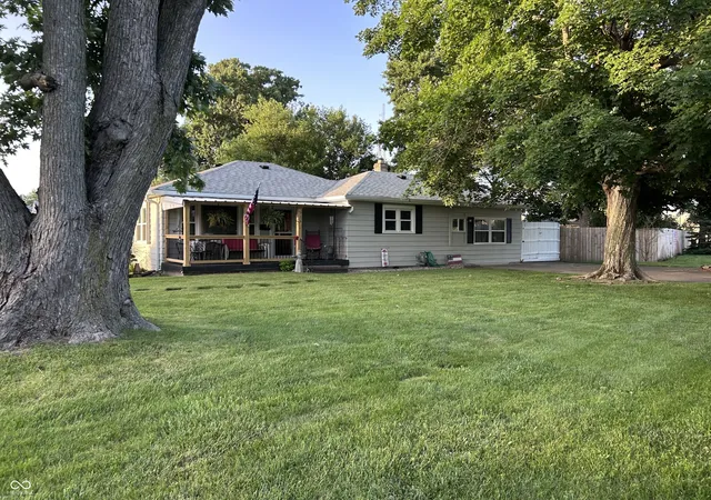Photo 3 of Sale Pending at 906 Harlan St, Plainfield, IN 46168 | MLS# 22113296 | Listing updated on 2026-09-10