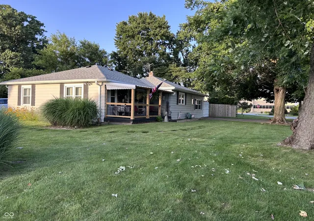 Photo 3 of Single Family Residence at 906 Harlan St, Plainfield, IN 46168 | MLS# 22113296 | | Sold on 2026-10-09