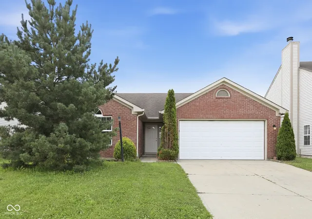 Photo 1 of Sale Pending at 1465 Quinlan Ct, Indianapolis, IN 46217 | MLS# 22113315 | Listing updated on 2026-10-02