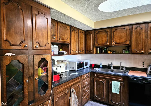 Photo 4 of Single family home for sale at 10330 Rockford Ct, Indianapolis, IN 46229 | MLS# 22113379 | Listing updated on 2026-09-25