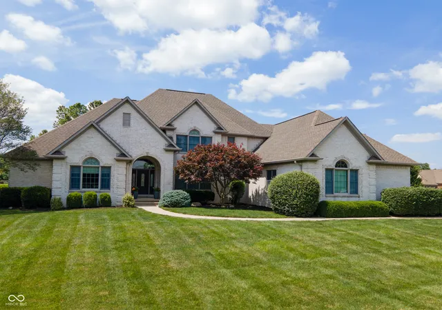 Photo 2 of Sale Pending at 10658 Reel Crk Ln, Brownsburg, IN 46112 | MLS# 22113389 | Listing updated on 2026-09-15
