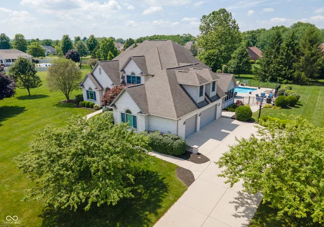 Photo 3 of Sale Pending at 10658 Reel Crk Ln, Brownsburg, IN 46112 | MLS# 22113389 | Listing updated on 2026-09-15