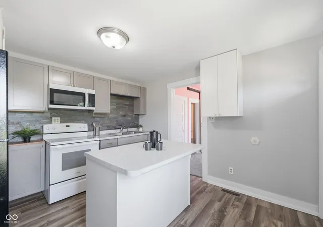 Photo 3 of Single family home for sale at 1328 S 20th Street, New Castle, IN 47362 | MLS# 22113489 | Listing updated on 2026-09-21