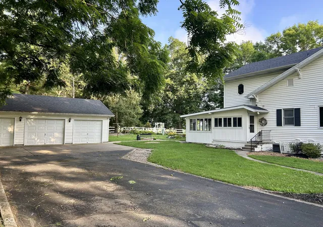 Photo 3 of Sale Pending at 4879 S County Rd 350 E, Middletown, IN 47356 | MLS# 22113494 | Listing updated on 2026-09-11