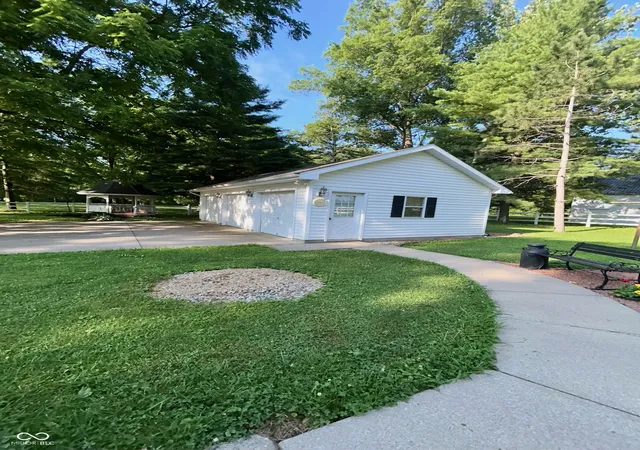 Photo 4 of Sale Pending at 4879 S County Rd 350 E, Middletown, IN 47356 | MLS# 22113494 | Listing updated on 2026-09-11