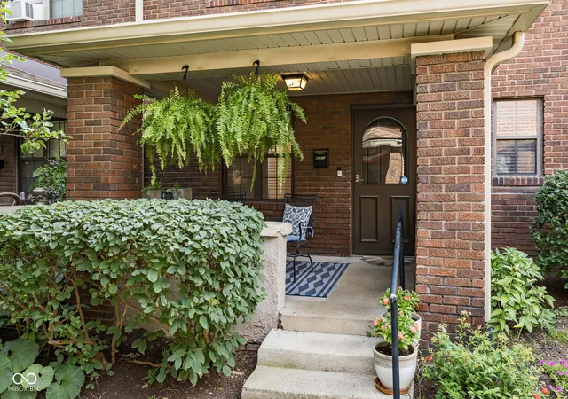 Photo 2 of Sale Pending at 520 Sutherland Ave #C, Indianapolis, IN 46205 | MLS# 22113586 | Listing updated on 2026-09-12