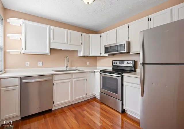 Photo 3 of Sale Pending at 520 Sutherland Ave #C, Indianapolis, IN 46205 | MLS# 22113586 | Listing updated on 2026-09-12