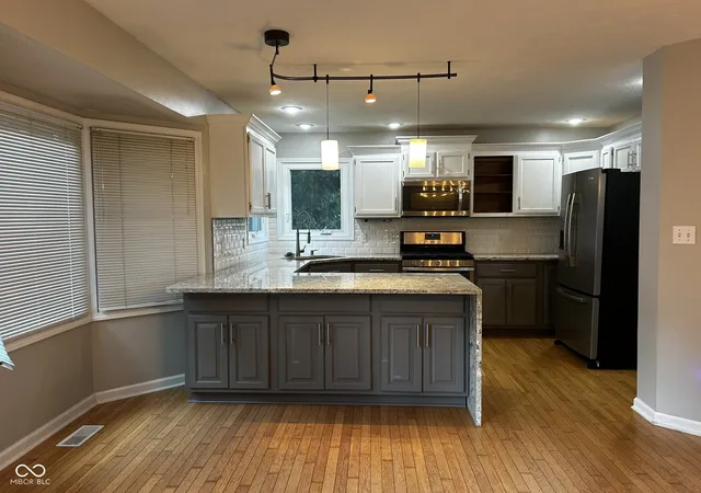 Photo 3 of Single family home for sale at 3396 Paddington Dr, Columbus, IN 47203 | MLS# 22113642 | Listing updated on 2026-09-10