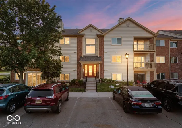Condo for sale at 12519 Timber Crk Dr #UNIT 11, Carmel, IN 46032 | MLS# 22113687