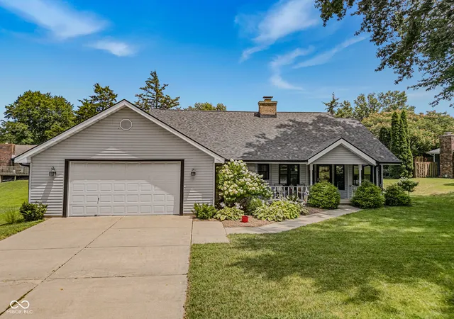 Photo 1 of Single family home for sale at 565 Luse Dr, Columbus, IN 47201 | MLS# 22113776 | Listing updated on 2026-09-10