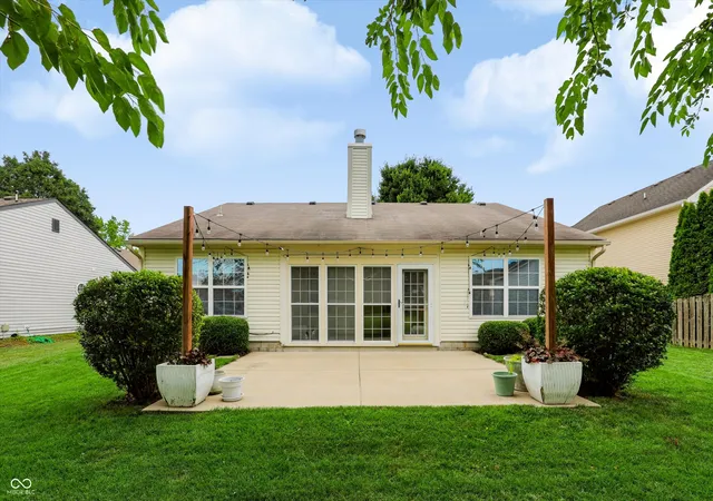 Photo 2 of Single family home for sale at 10348 Northbrook Dr, Fishers, IN 46038 | MLS# 22113940 | Listing updated on 2026-10-22
