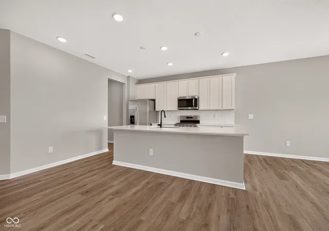 Photo 4 of Single family home for sale at 903 Sugarland Way, Greenwood, IN 46143 | MLS# 22114010 | Listing updated on 2026-09-29