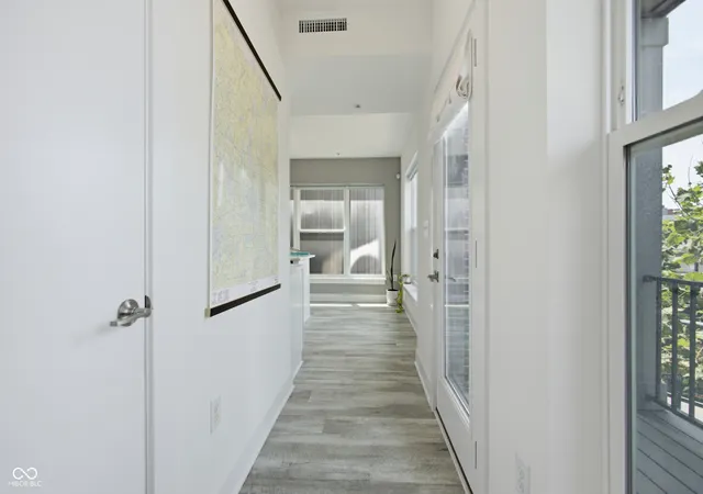 Photo 3 of Condo for sale at 727 N Illinois St #104, Indianapolis, IN 46204 | MLS# 22114071 | Listing updated on 2026-09-11
