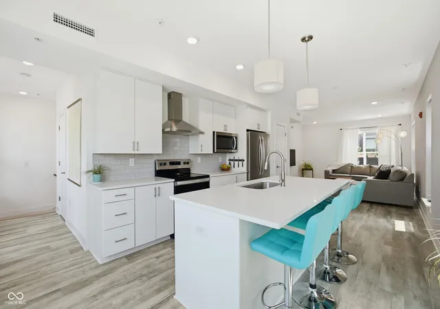 Photo 4 of Condo for sale at 727 N Illinois St #104, Indianapolis, IN 46204 | MLS# 22114071 | Listing updated on 2026-09-11
