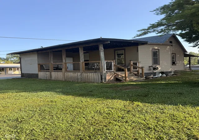 Photo 3 of Single family home for sale at 102 Railroad St, Elizabethtown, IN 47232 | MLS# 22114203 | Listing updated on 2026-09-25