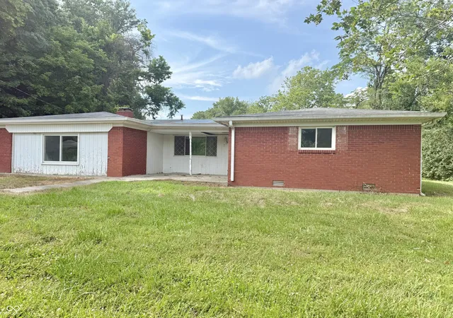 Photo 3 of Single family home for sale at 5016 Olive Branch Rd, Greenwood, IN 46143 | MLS# 22114234 | Listing updated on 2026-09-12