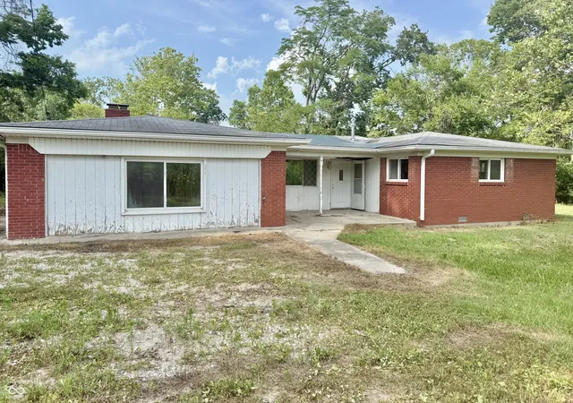 Photo 3 of Single family home for sale at 5016 Olive Branch Rd, Greenwood, IN 46143 | MLS# 22114234 | Listing updated on 2026-09-12